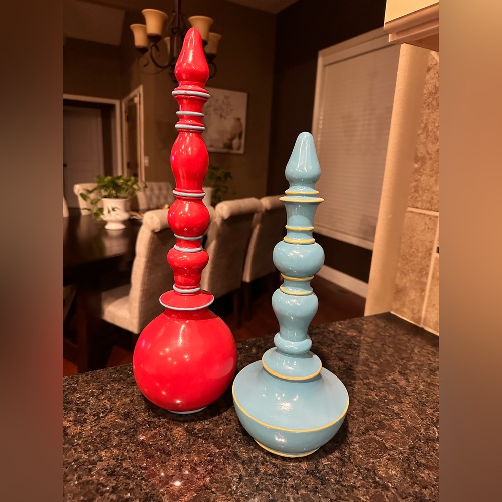 Elegant Red and Blue Decorative Accents
